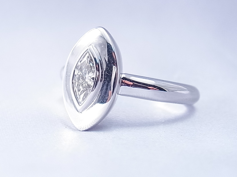 0.3ctのマーキスダイヤモンドの指輪