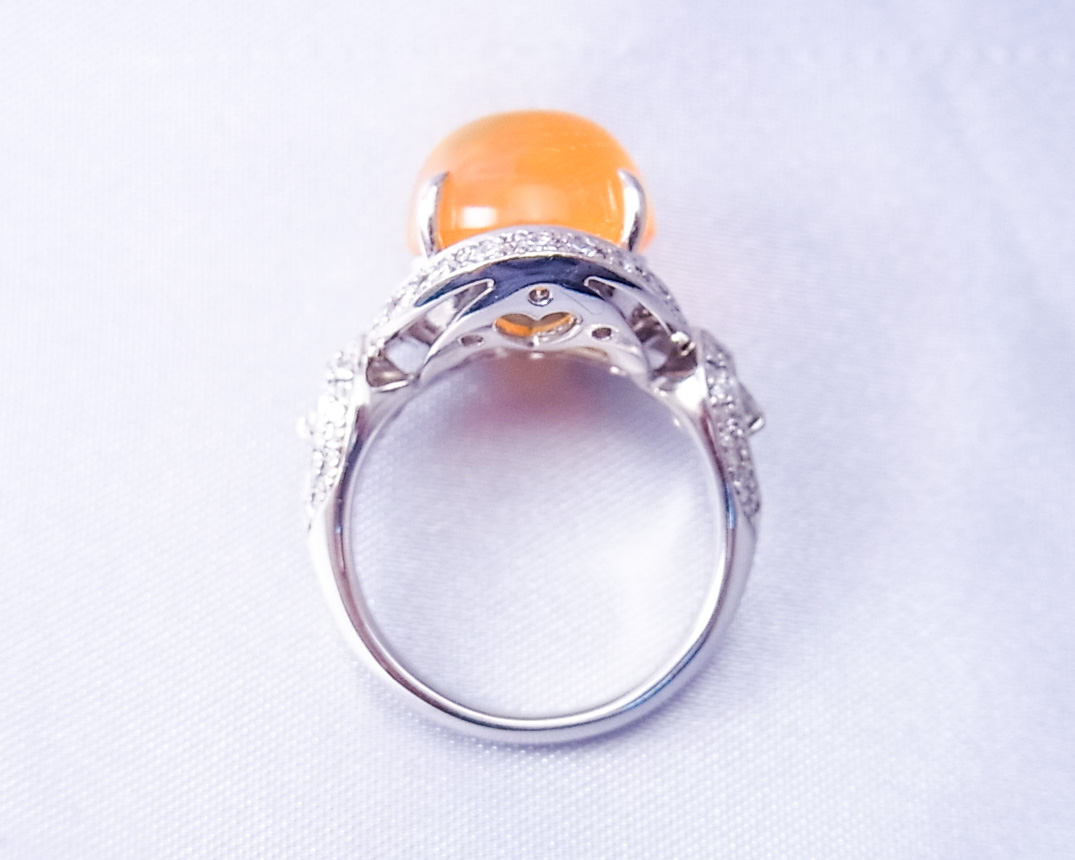 ファイヤオパールとダイヤモンドの指輪