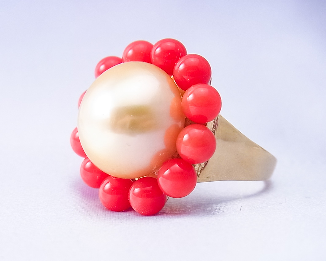 ゴールドパールと赤サンゴの組み合わせが可愛い指輪