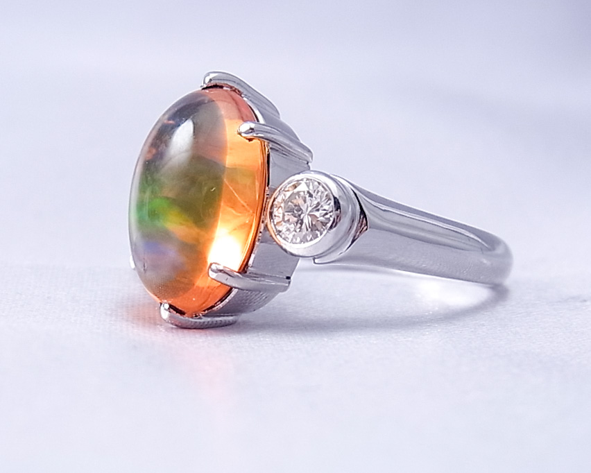 メキシコオパールとダイヤモンドの指輪